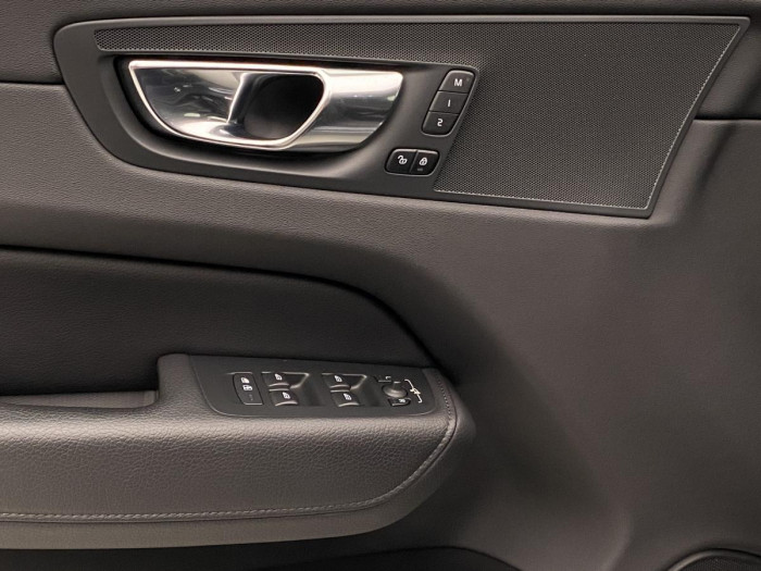 Volvo XC60 D4 MOMENTUM PRO AUT REZERVACE 2.0 d Momentum