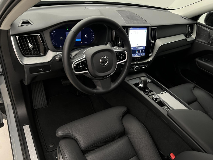 Volvo XC60 B5 AWD PLUS DARK AUT 1.maj.