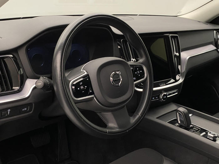 Volvo V60 B4 MOMENTUM PRO AUT REZERVACE 2.0 Momentum