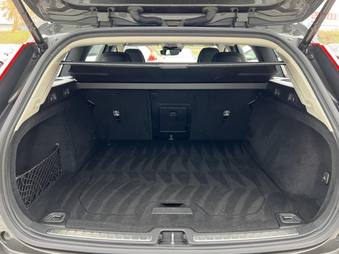 Volvo V60 CROSS COUNTRY B4 AWD REZERVACE