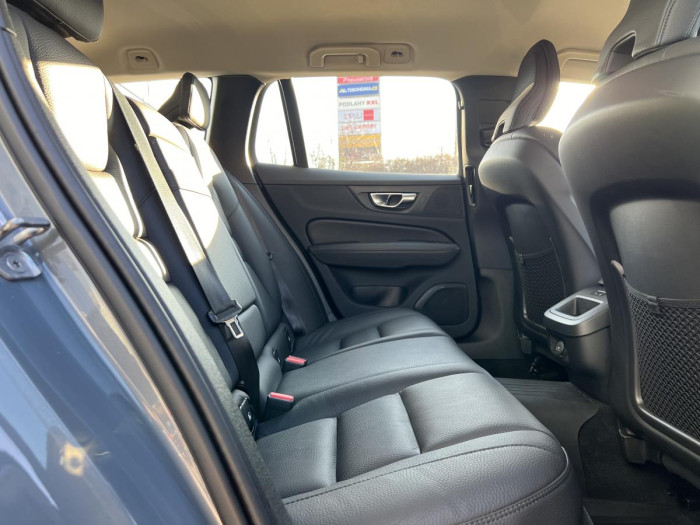 Volvo V60 CROSS COUNTRY B4 AWD REZERVACE