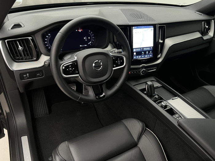 Volvo XC60 B5 AWD R-DESIGN AUT 1.maj.