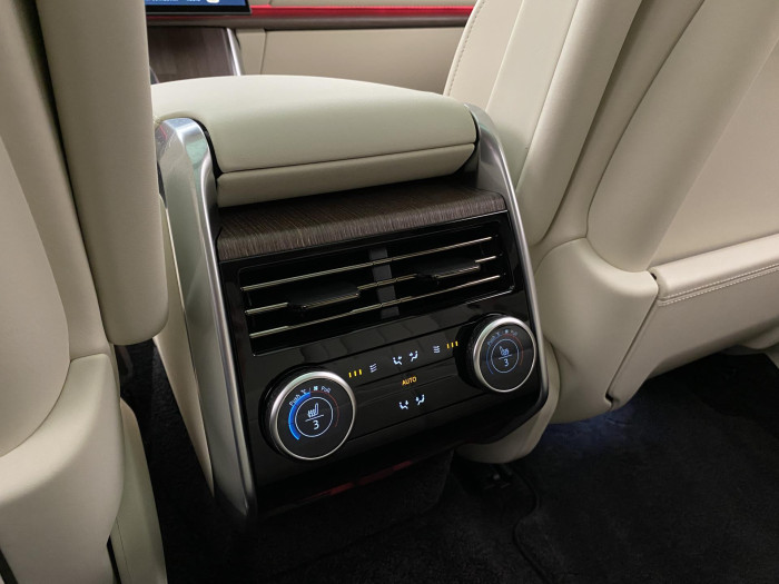 Land Rover Range Rover P550e AUTOBIOGRAPHY SWB