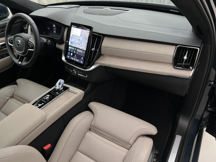 Volvo XC90 B5 AWD ULTRA BRIGHT 7MÍST CZ