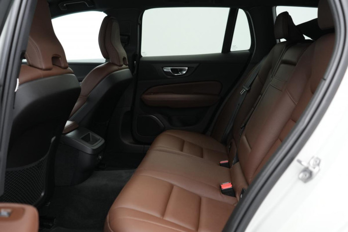 Volvo V60 D3 MOMENTUM PRO AUT REZERVACE 2.0 d Momentum