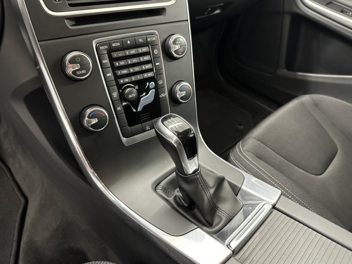 Volvo V60 D2 KINETIC NAVIGACE REZERVACE 2.0 d