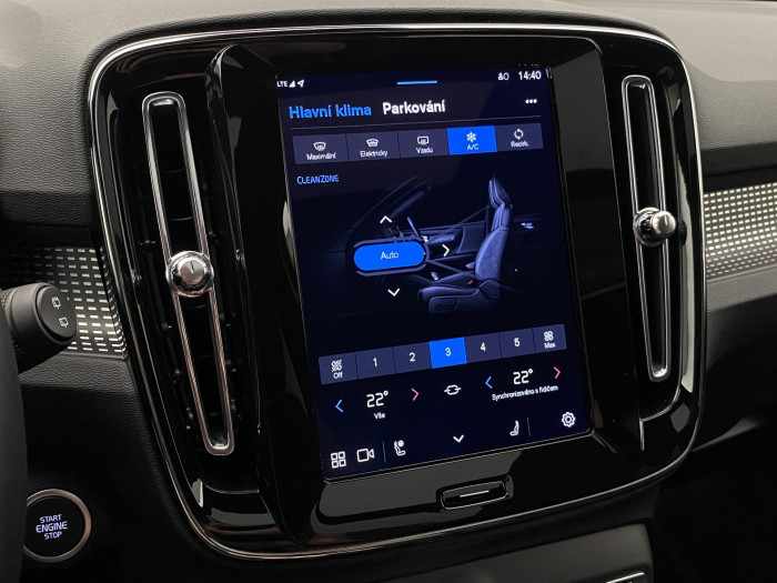 Volvo XC40 B3 DARK ULTRA AUT CZ