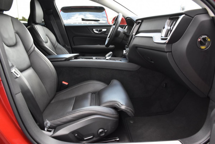 Volvo V60 B4 INSCRIPTION AUT REZERVACE
