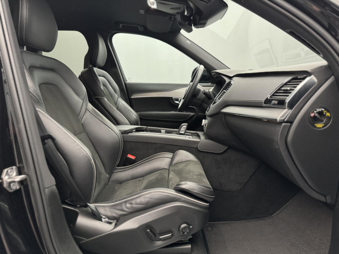 Volvo XC90 B5 AWD R-DESIGN REZERVACE