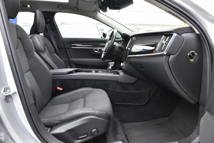 Volvo V90 T4 MOMENTUM REZERVACE 2.0 Momentum