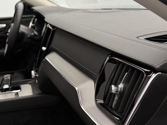 Volvo V60 B4 ULTIMATE DARK AUT