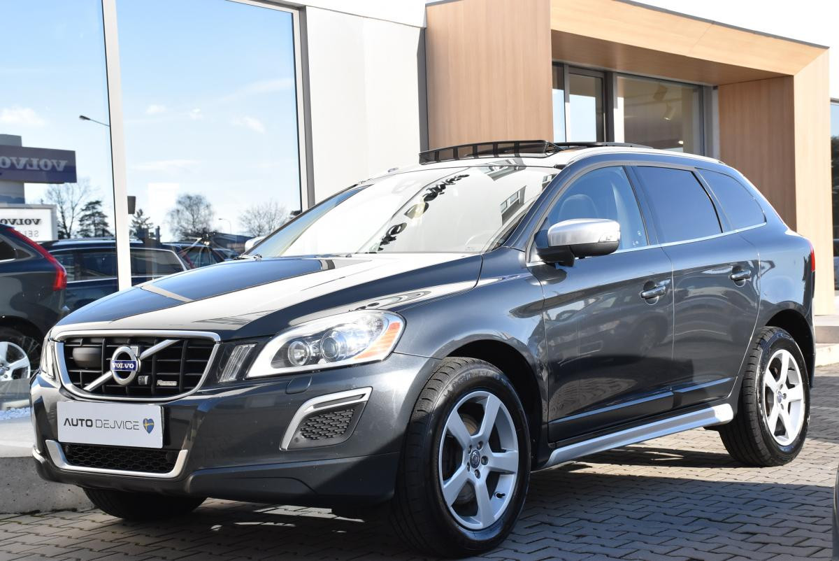 Volvo XC60 D5 AWD R-Design REZERVACE 2.4 d