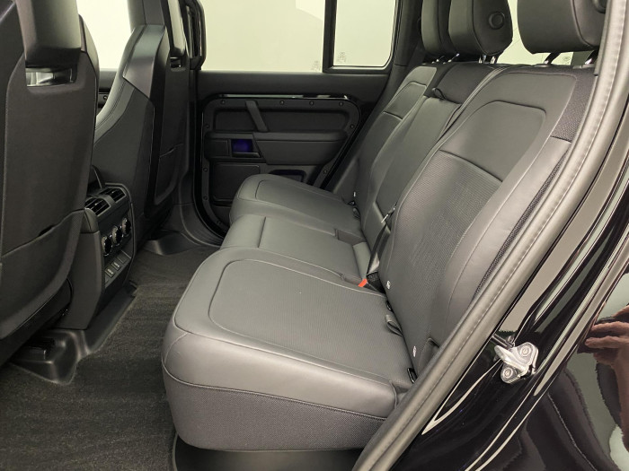 Land Rover Defender OCTA BLACK P635