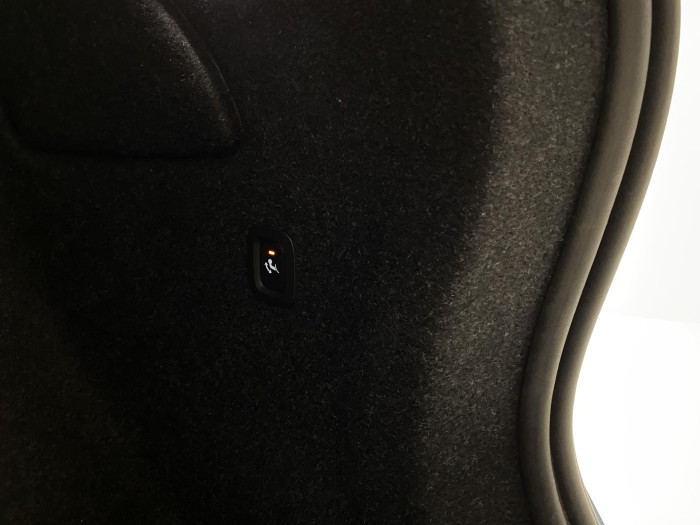 Volvo XC40 B4 DARK ULTRA AUT CZ