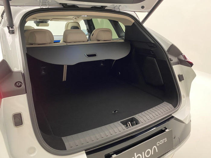 Lynk & Co 08 MORE PHEV