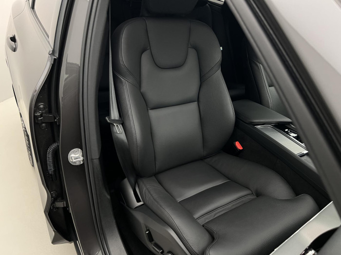 Volvo XC60 B4 AWD PLUS DARK AUT 1.maj.