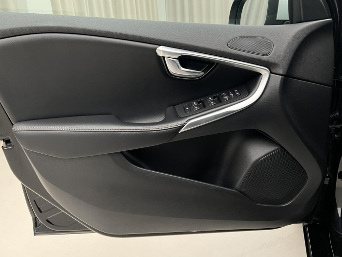 Volvo V40 D3 MOMENTUM AUT CZ 2.0 d Momentum