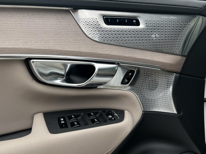 Volvo XC90 T8 AWD RECHARGE ULTRA DARK CZ