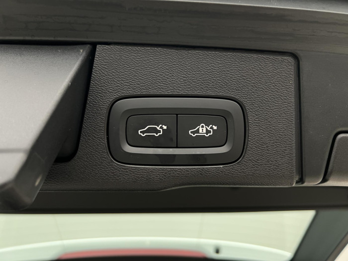 Volvo XC60 B5 AWD PLUS DARK AUT CZ