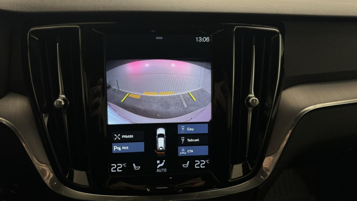 Volvo V60 T6 RECHARGE REZERVACE