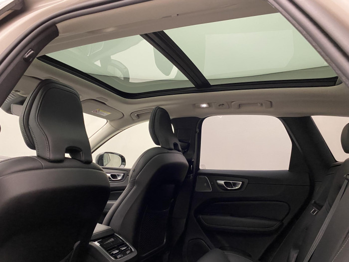 Volvo XC60 B5 AWD ULTRA DARK AUT CZ 1.maj