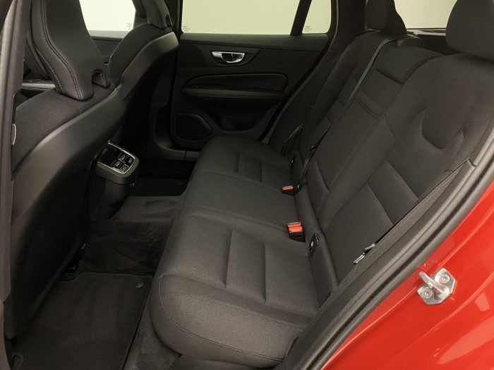 Volvo V60 B4 MOMENTUM AUT REZERVACE 2.0 Momentum