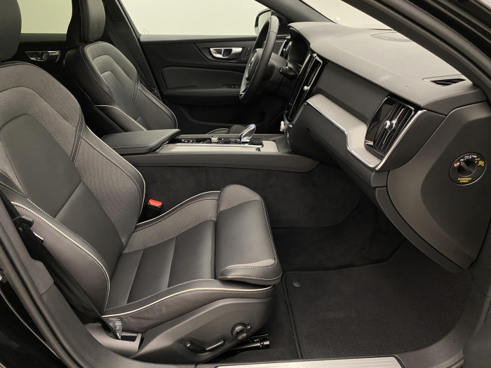 Volvo V60 B4 DARK PLUS AUT CZ