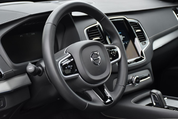 Volvo XC90 B5 AWD R-Design REZERVACE