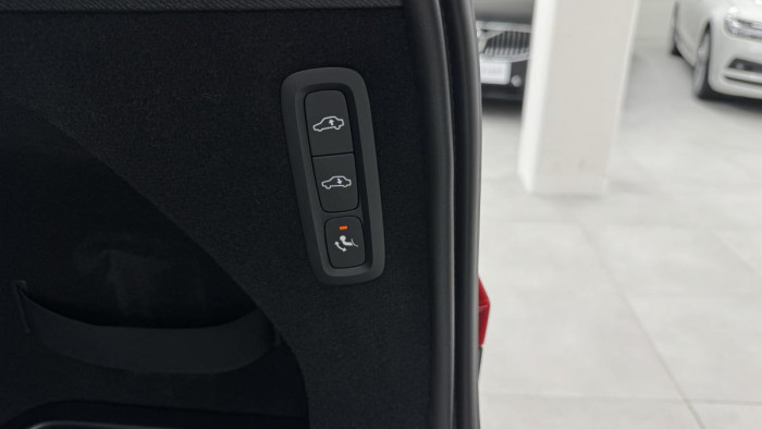 Volvo XC90 T8 AWD ULTIMATE DARK REZERVACE