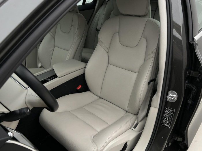 Volvo V60 B4 INSCRIPTION AUT 1.maj.