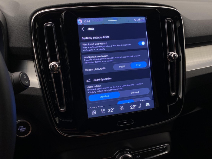 Volvo XC40 B3 DARK PLUS AUT CZ