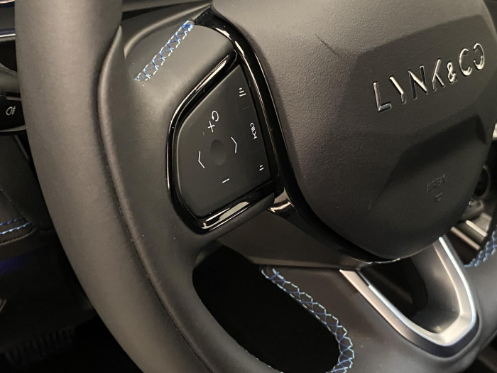 Lynk & Co 01 PHEV DCT REZERVACE