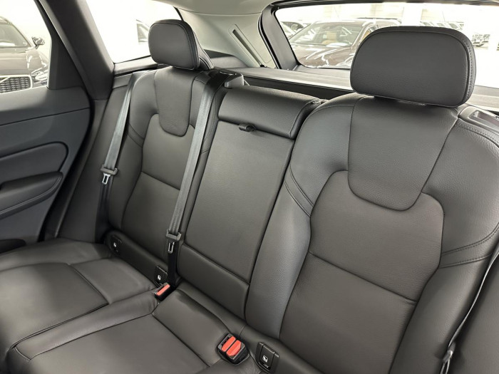 Volvo XC60 B5 AWD PLUS BRIGHT REZERVACE 2.0 Plus