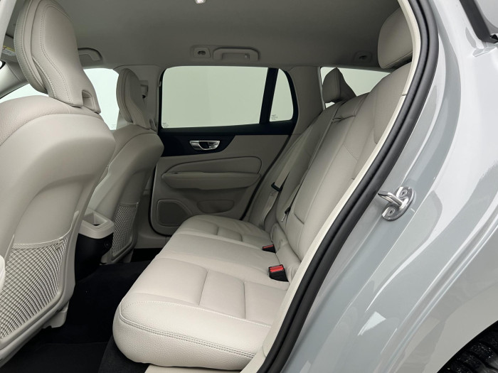 Volvo V60 B4 DARK PLUS