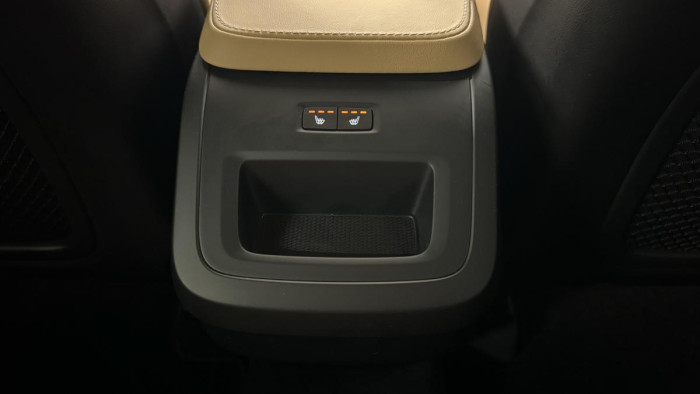 Volvo XC90 B5 AWD ULTIMATE REZERVACE