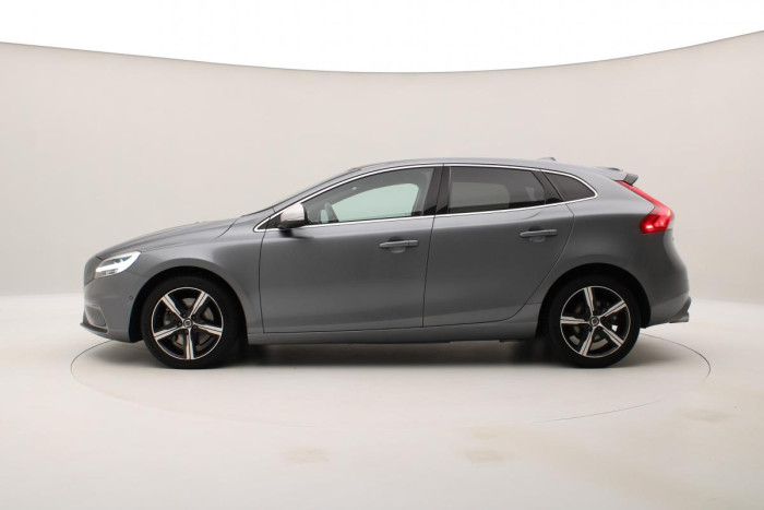 Volvo V40 T3 R-DESIGN AUT REZERVACE