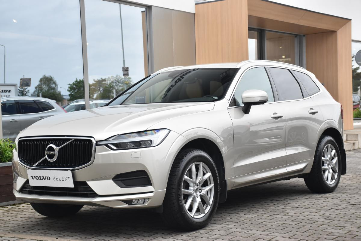 Volvo XC60 D4 AWD MOMENTUM REZERVACE 2.0 d Momentum