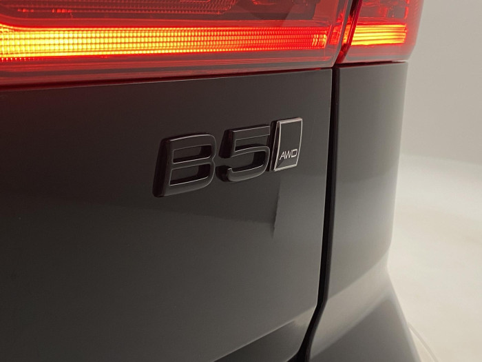 Volvo XC60 B5 AWD ULTIMATE BLACK EDITION 2.0 Edition