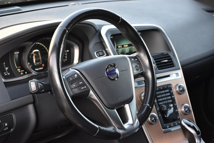 Volvo XC60 D4 AWD SUMMUM REZERVACE 2.4 d Summum