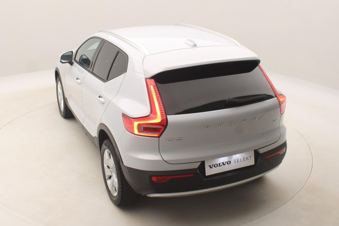 Volvo XC40 B4 MOMENTUM PRO AUT CZ 1.maj 2.0 Momentum