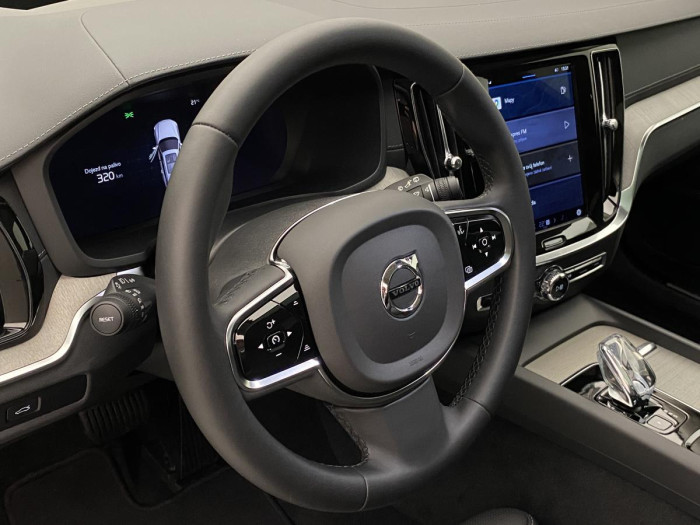 Volvo V60 CC B4 AWD ULTIMATE REZERVACE 2.0 CC CC