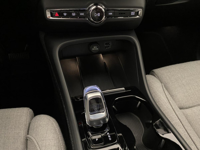 Volvo XC40 T5 ULTIMATE RECHARGE REZERVACE