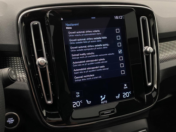 Volvo XC40 B5 AWD R-DESIGN AUT REZERVACE