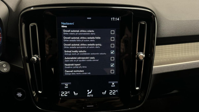 Volvo XC40 B4 MOMENTUM REZERVACE 2.0 Momentum
