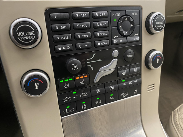 Volvo XC70 D5 AWD SUMMUM AUT CZ 2.4 d Summum