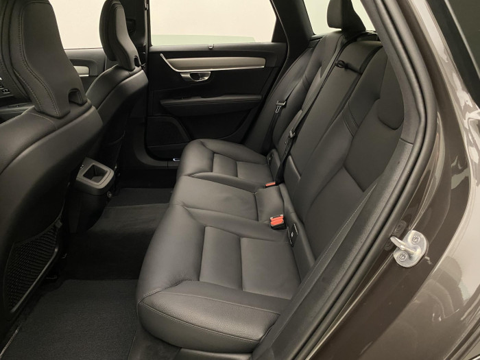 Volvo V90 CC B4 AWD PLUS AUT CZ 1.maj