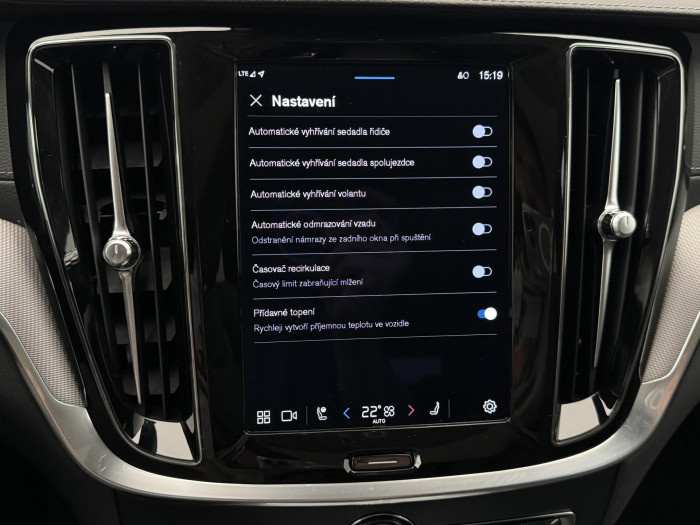 Volvo V60 CC B4 AWD ULTIMATE REZERVACE 2.0 CC CC