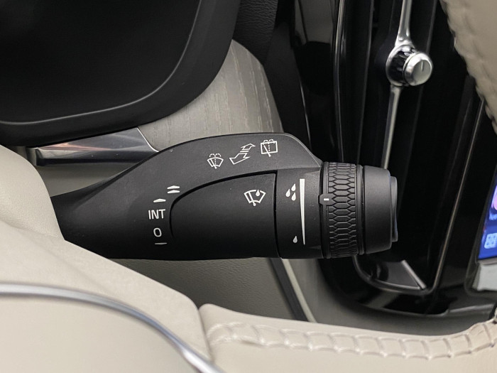 Volvo XC60 B5 AWD DARK PLUS AUT CZ