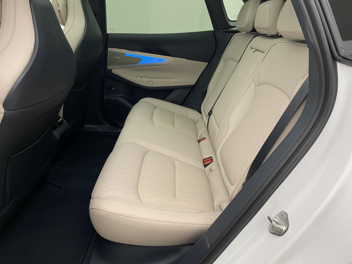 Lynk & Co 08 MORE PHEV