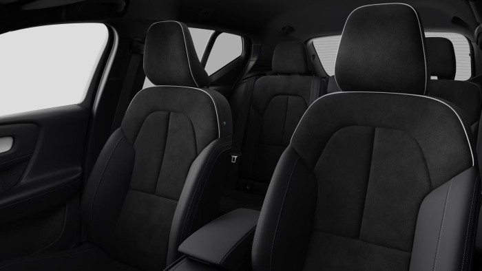 Volvo XC40 B3 AUT PLUS BLACK EDITION